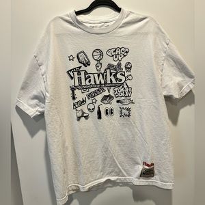 MITCHELL AND NESS ATLANTA HAWKS WHITE DOODLE SHORT SLEEVE FASHION T SHIRT XL